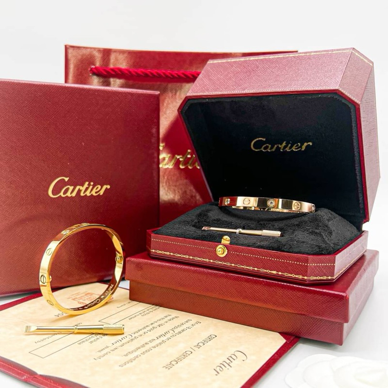 Cartier Love Bracelet, 4 diamonds อุปกรณ์ตามรูป อุปกรณ์งานดีสุด กล่องใหญ่แบบของแท้เลย ถ่ายรูปจากสินค้าจริง