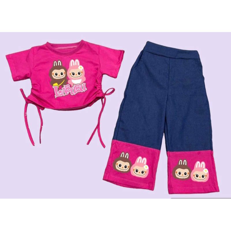set LAbubu 2 ชิ้นเสื้อ+กางเกงยีนส์ สกีนลายLabubu เสื้อรูดข้างกางเกงยีนแท้ เนื้อไม่หนา ไม่บาง ปลายขาแต่งสกรีนลาย