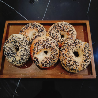 Sesame Bagel ขนมปังเบเกิลงา 5 ชิ้น  Homemade Bagel เนื้อหนึบ…