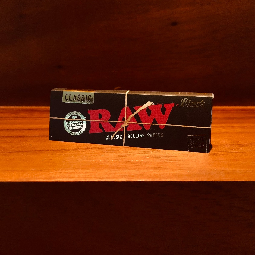 กระดาษโรล Raw รุ่น Black ขนาด 1¼ ยาว 79 มม. จำนวน 50 แผ่น กระดาษโรลคุณภาพดีจาก Raw Thailand