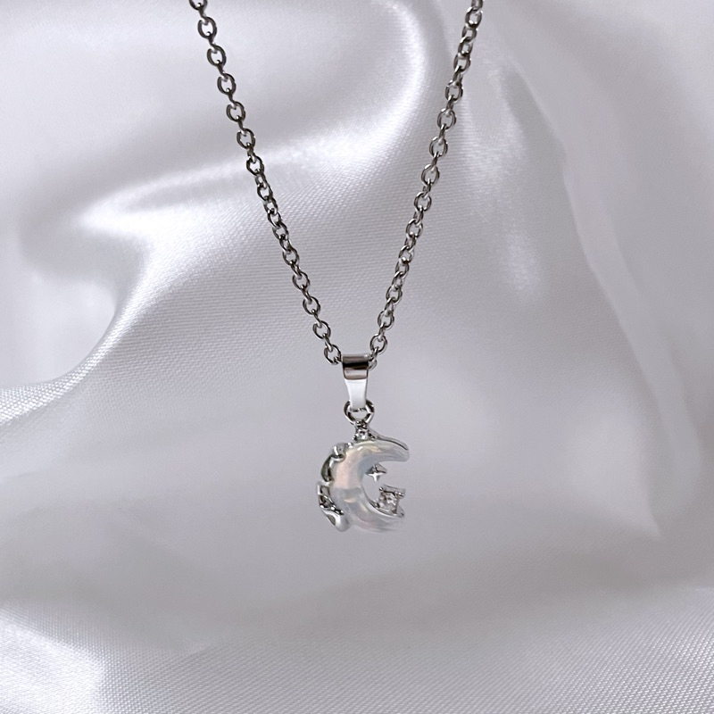 พร้อมส่งจากไทย สร้อยคอรุ่น Artic Sapphire สร้อยคอพร้อมจี้ดวงจันทร์ประดับคริสตัล