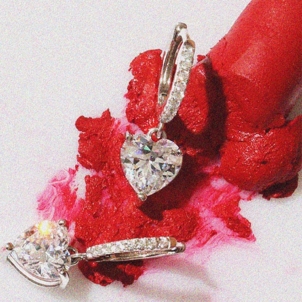 [ส่งด่วนฟรี]SWAN - Huggie Heart Drop Earring ต่างหูเงินแท้ แบบห่วง เพชรรูปหัวใจ ฝังเพชร CZ