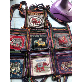 ย่ามสะพายข้าง9*9นิ้วมีซิปมีซัปใน1ชุดมี20ใบราคา720บาท คละลาย