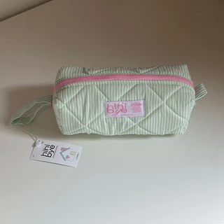 กระเป๋าใส่เครื่องสำอางค์ / กระเป๋าใส่ดินสอและของจิปาถะ hihibye fluffy pouch bag (ใบกลาง)