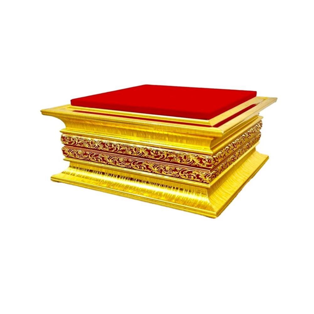 ฐานรองพระ ฐานวางพระลายไทย รุ่นฐาน 2 ชั้นสูง 4 นิ้ว ขนาดฐานล่าง 7.5x5.5 นิ้ว ขนาดพื้นกำมะหยี่แดง 6x4 นิ้ว ไม้สีทอง