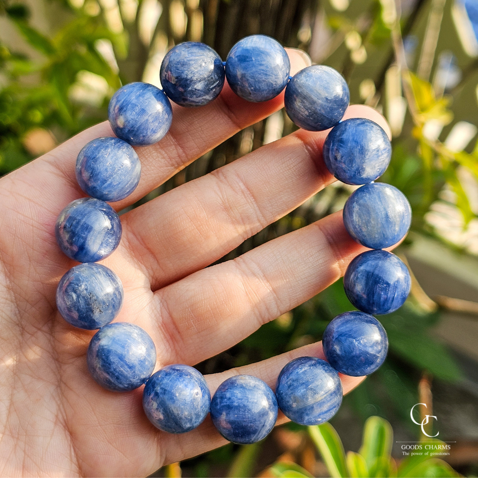 Kyanite ไคยาไนต์ หินปลดหนี้ 14 mm.