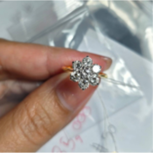 ทองคำแท้ 18k (75%) น้ำหนัก 3.10 g.  เพชร D Color , VVS , D 1.40 ct.   / S:50 / อ72 A72