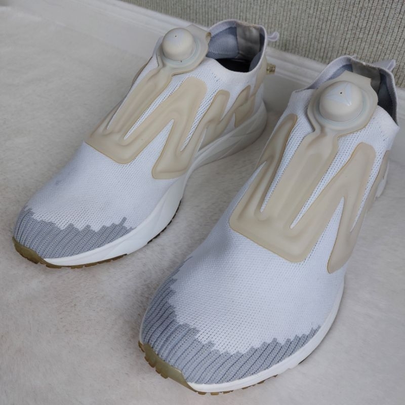 รองเท้ามือสอง Reebok Pump Supreme (Size 42.5 / 27.5 Cm.)