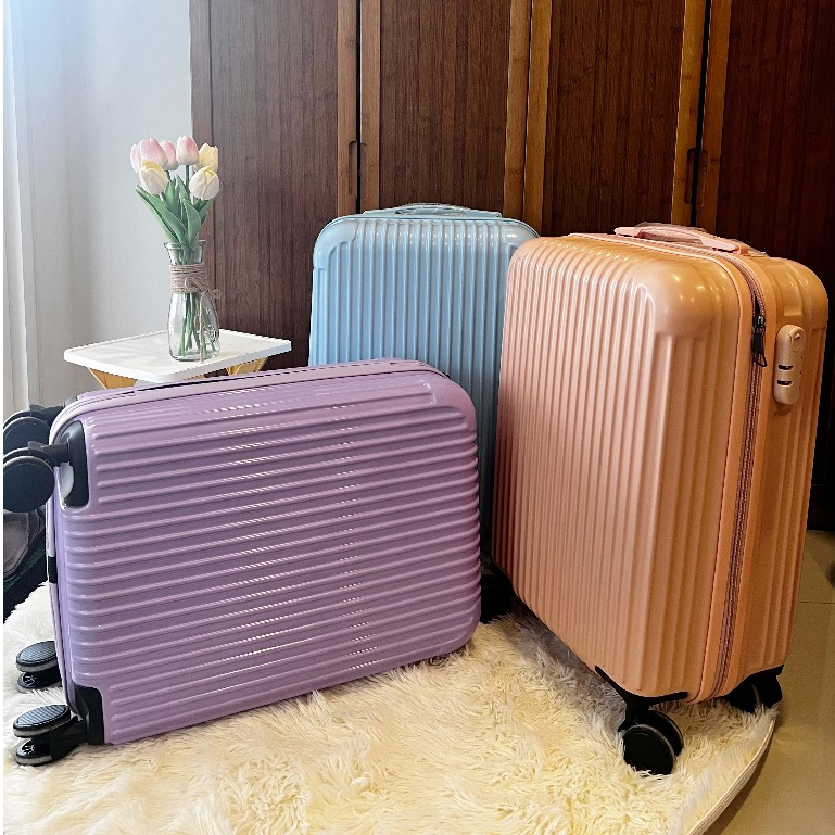 SIMMAกระเป๋าเดินทางมีให้เลือก 4 สี ล้อสีดำ และกระเป๋าเดินทางแบบซิปขนาด 20 นิ้ว แข็งแรงทนทาน รับประกัน 1 ปีเต็มทั้งกระเป๋