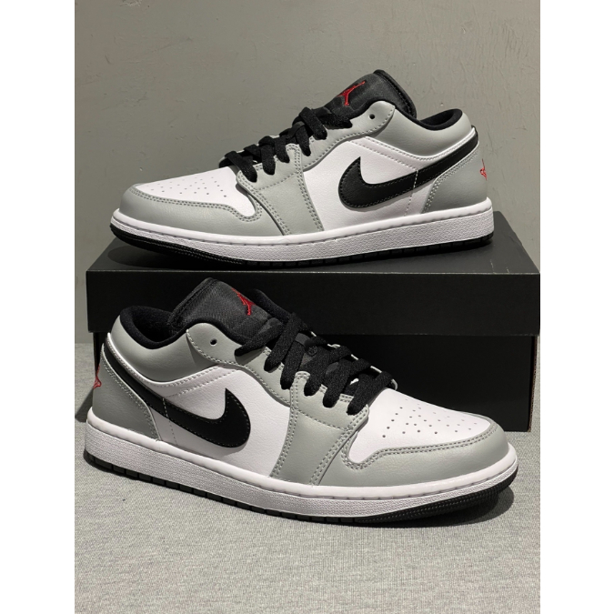 Nike Air Jordan 1 Low Light Smoke Grey รองเท้าผ้าใบ