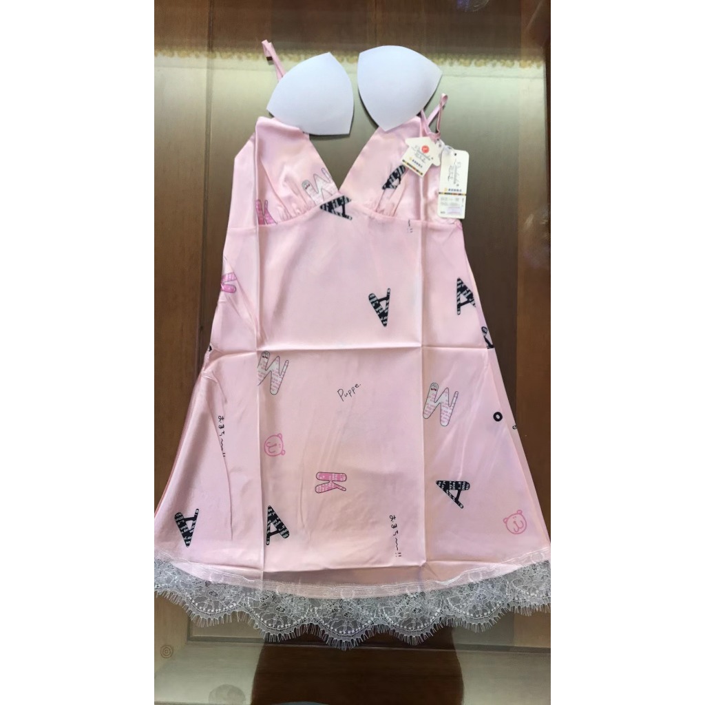 🍃👠(ราคาต่ำสุด)ชุดนอนสตรี，กระโปรงผ้าซาติน，ลวดลายน่ารัก，สวยเซ็กซี่，M-2XL