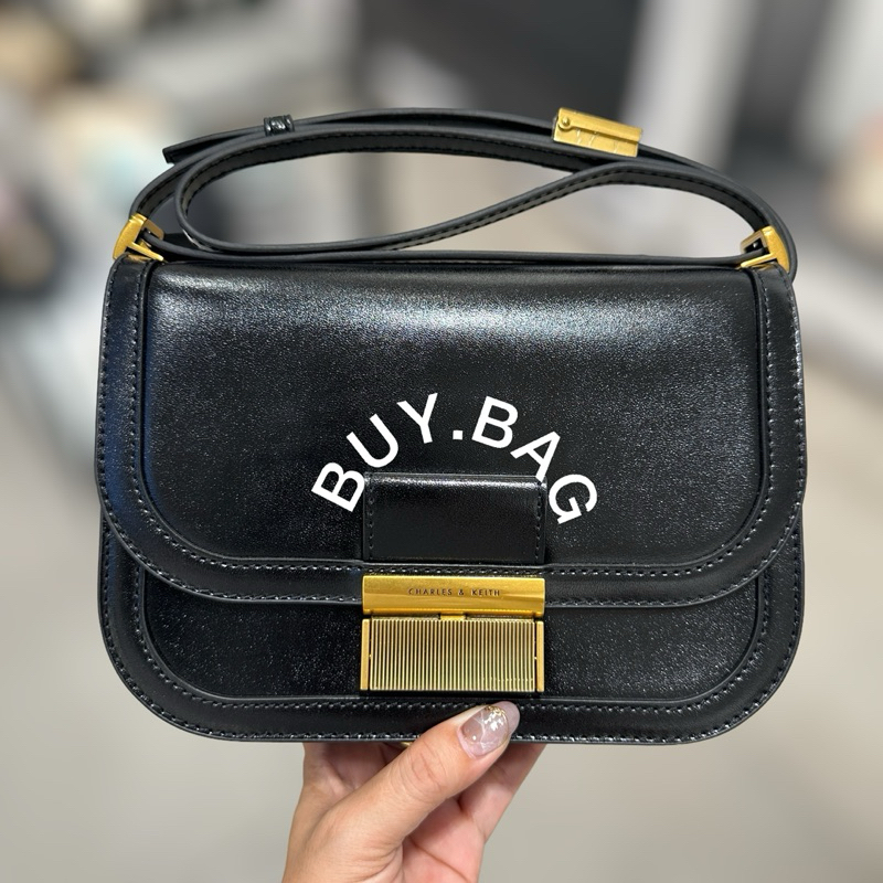 CHARLES & KEITH (ใช้โค้ดลด30% ) CK2-80782444 กระเป๋าสะพายข้าง