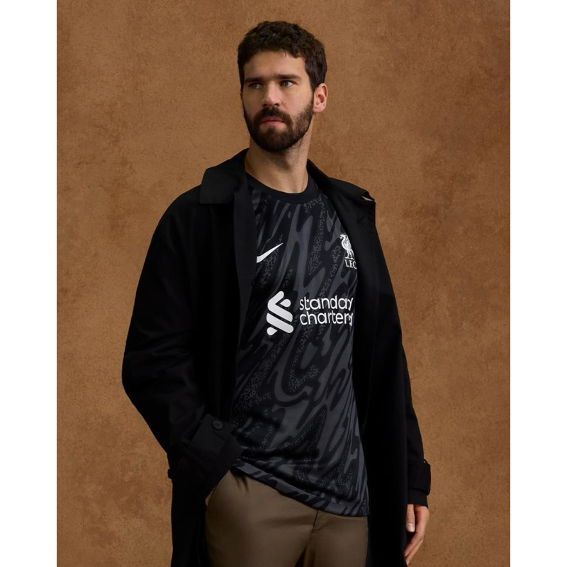 Liverpool 24/25 Black Goalkeeper Stadium Jersey แท้