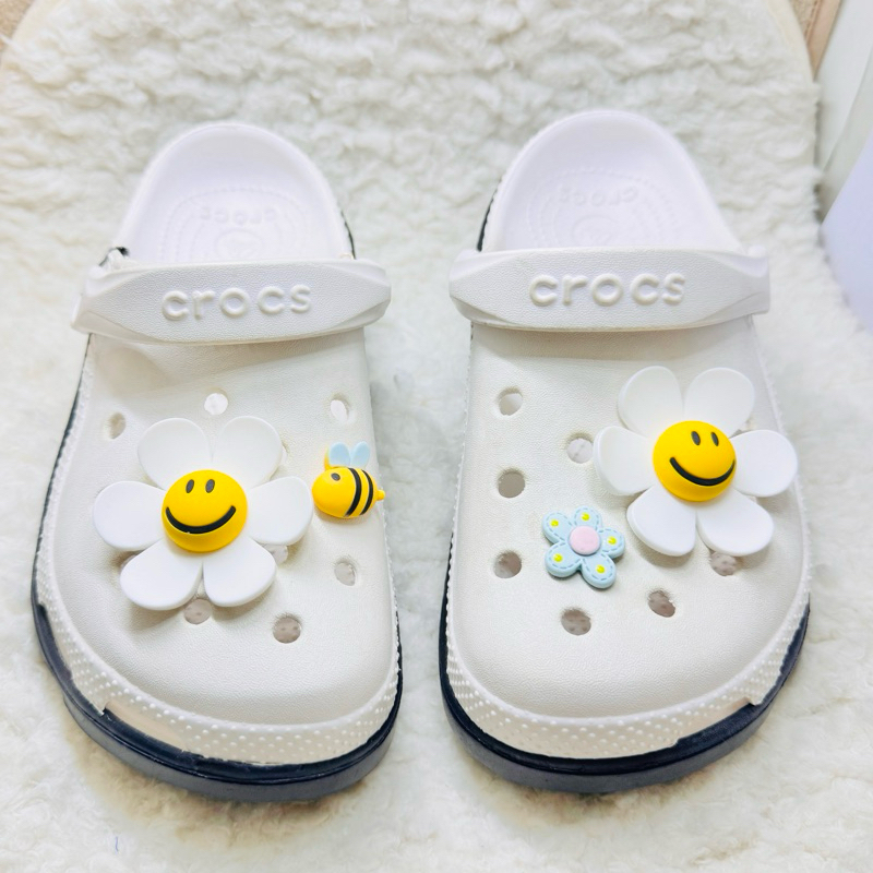 JBWG 🌈✨👠ตัวติดรองเท้ามีรู “ สมาย เดซี่ บี ”  👠🌈shoe Charm  “ Bee Smile Daisy  ” - Wiggle งานShopคุณภาพดี สีสวยคมชัด