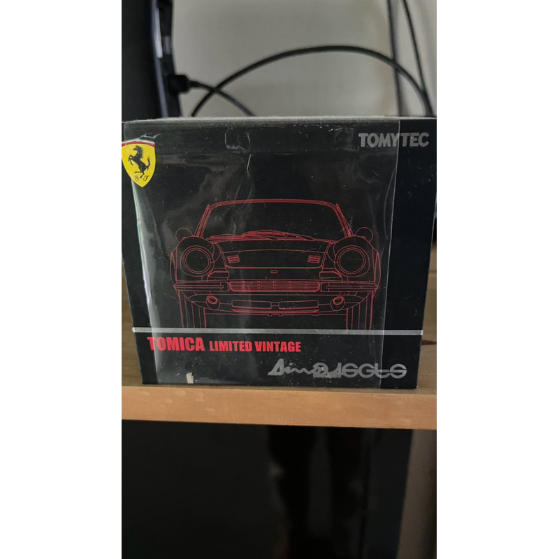 Tomica Limited Vintage Ferrari 1:64