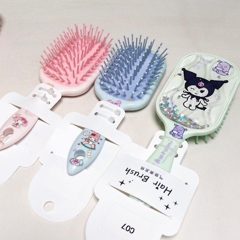 [PS-พร้อมส่งในไทย] แปรงหวีผมซานริโอ้ หวีเบาะลมลายการ์ตูนอนิเมะ พกพาได้ สามารถพกพาเดินทางได้สะดวก หวีดนวดผม วัสดุคุณภาพดี ราคา ถูกที่สุด ดีลบีเคเค แกลเลอรีภาพที่ 9