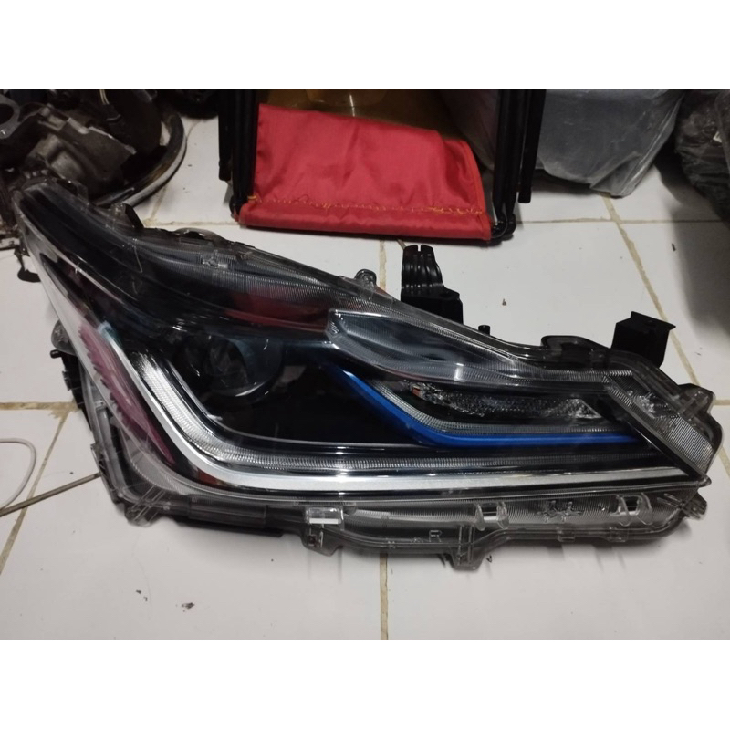 ไฟหน้า toyota altis 2022 hybrid