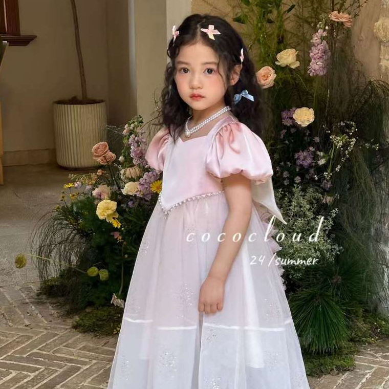 ชุดเจ้าหญิงเด็กผู้หญิง สีชมพู ทรงขนมชั้นที่ด้านหลัง แขนพองตุ๊กตา เนื้อผ้าดี เดรสเด็กมีโบว์ใหญ่ สำหรับวันเกิด ออกงาน