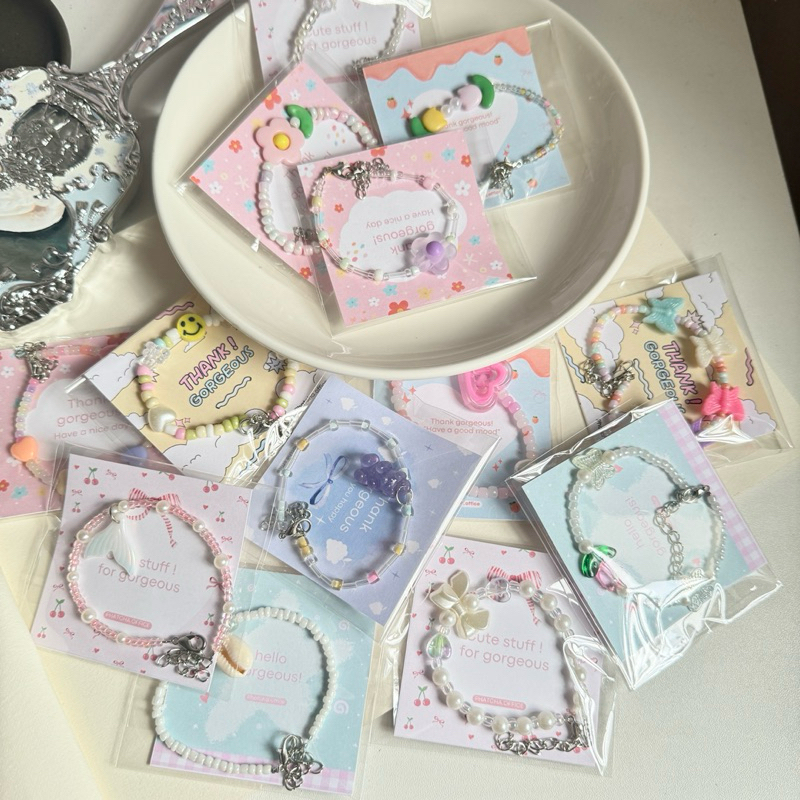 [พร้อมส่ง]🎀กำไลลูกปัด ผีเสื้อ ดอกไม้ โบว์ โทนหวานๆน่ารัก คละสีคละแบบ 🎀มีแพ็คเกจทุกอัน💖 - รูปที่ 4