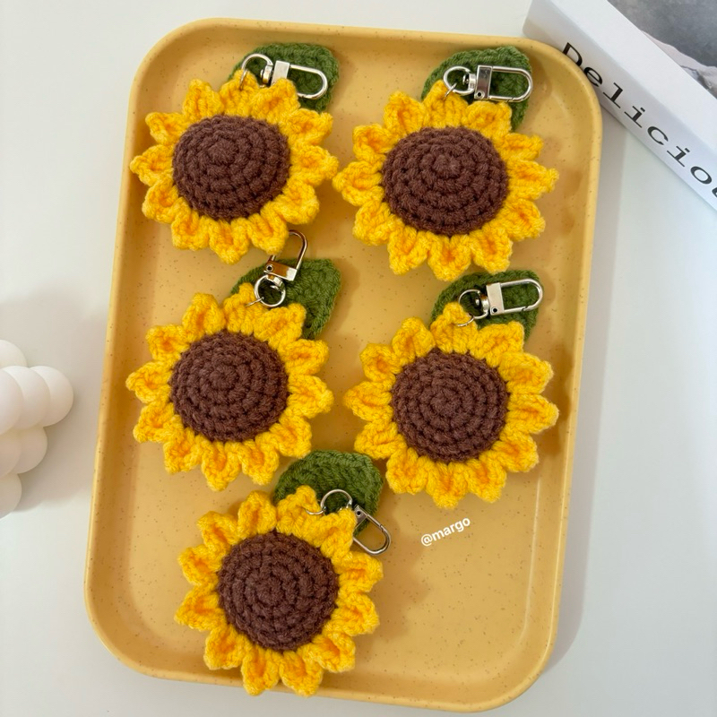 sunflower keychain พวงกุญแจดอกทานตะวันไหมพรม (แบบใหม่!)