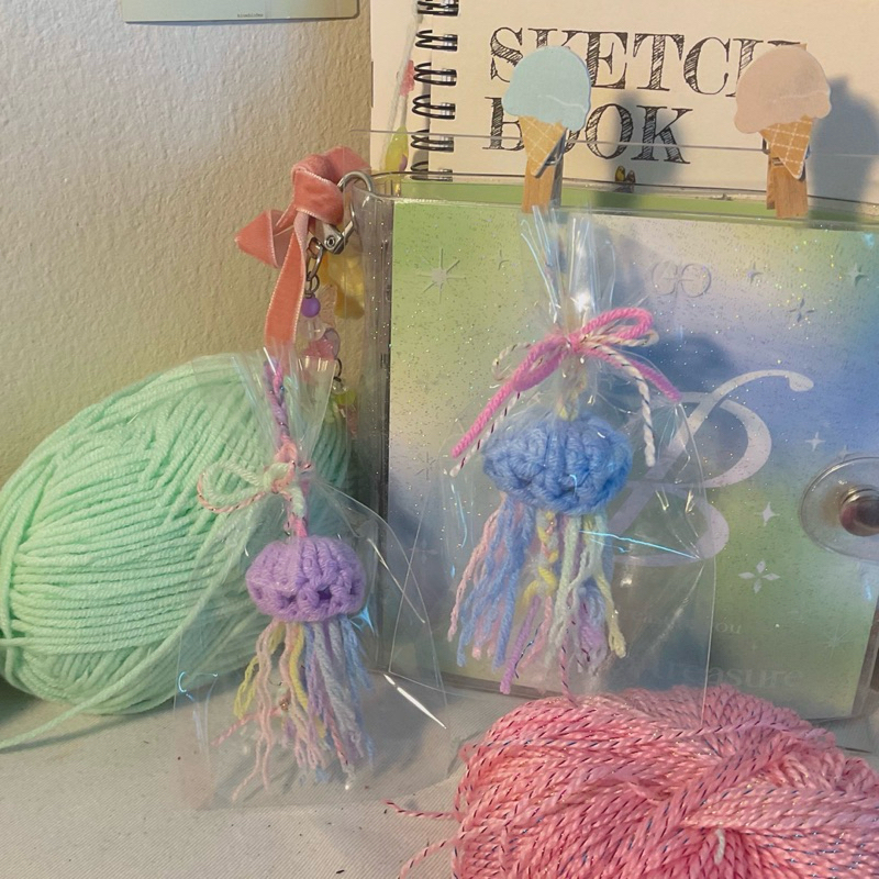 ࣪ ˖ 𖨂 พวงกุญแจไหมพรมแมงกะพรุน jelly fish keychains🪼💫