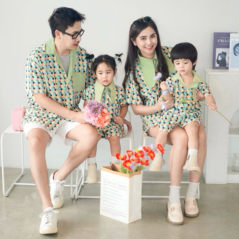 ชุดครอบครัว สีเขียวฟ้ากราฟฟิก พร้อมส่ง