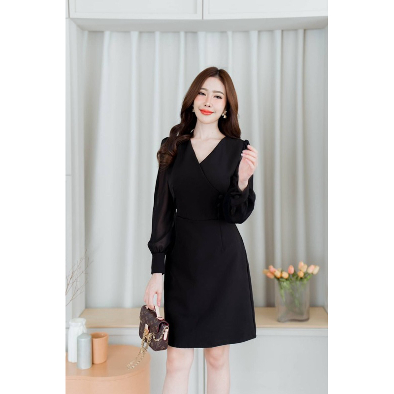 marriaเดรสไขว้หน้าแขนชีฟองแต่งกระดุม งานมาใหม่ ดีเทลเรียบหรู ดูแพงสุดๆ จะใส่ออกงาน  ทำงานชุดเดียวเอาอยู่  ป้ายvera - รูปที่ 4