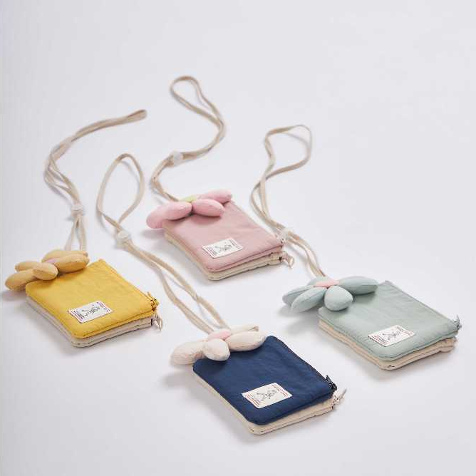 กระเป๋าใส่บัตรและเหรียญทำจากผ้าไนลอนบุนุ่ม รุ่น PITA - Something Simple