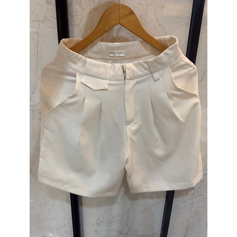 [ส่งต่อ✨]Riley.apparelsกางเกงขาสั้นสีขาว