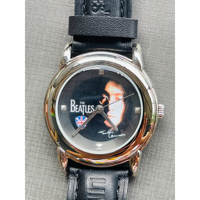 นาฬิกาที่ระลึกของใหม่เก่าเก็บThe Beatles guitar-shaped wooden case / Limited edition 3231/5000 เรือน