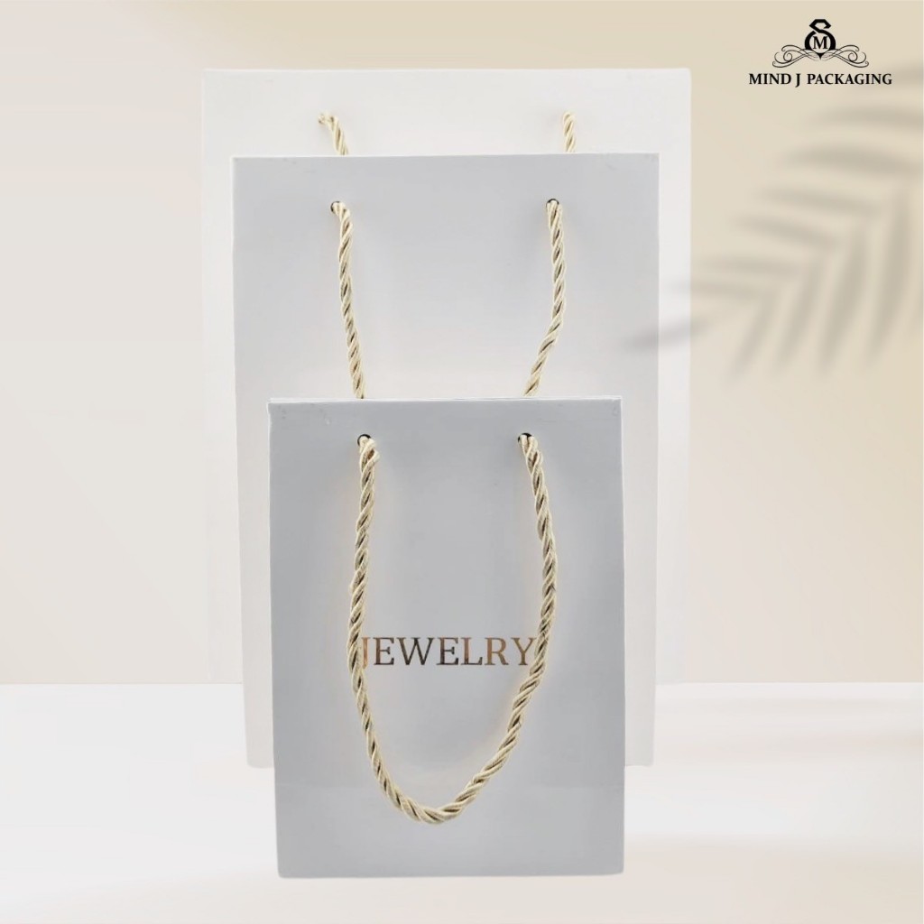 ถุงกระดาษสีขาวพร้อมพิมพ์ลาย Jewelry สีทอง ถุงใส่เครื่องประดับ ถุงใส่สินค้า ถุงสุดพรีเมี่ยม