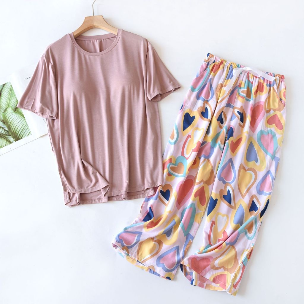 (พร้อมส่ง)ชุดนอนเนื้อผ้าเยื่อไผ่เสื้อจะเป็นผ้ายืดคอดตอนผสมสแปนเด็กซ์ กางเกงผ้าเยื่อไผ่ขา5ส่วน
