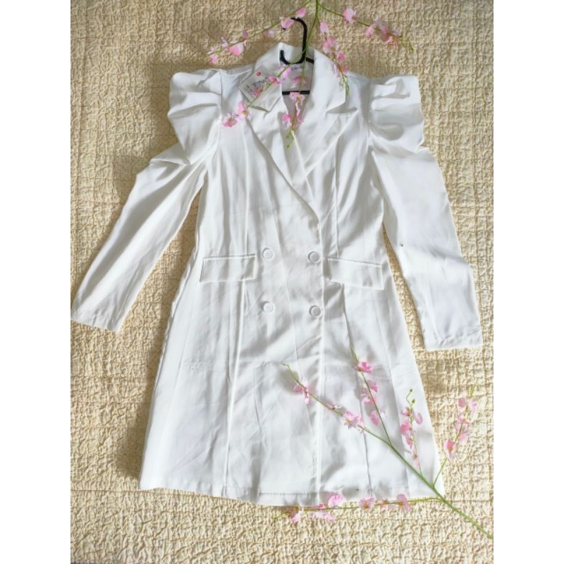 (มือ1)ป้าย Vip Exclusive(XL)::เดรสขาวแขนยาว [26/03]