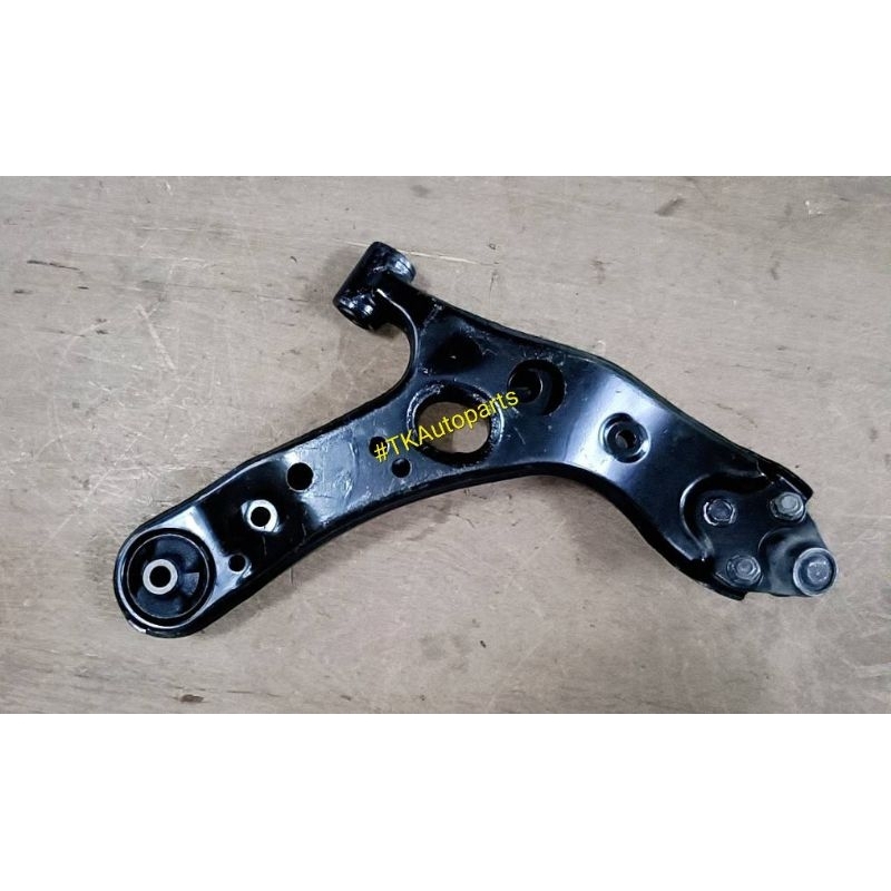 ปีกนกเก่าแท้ Toyota Prius Y2012 Gen3 ข้างซ้ายรหัสเครื่อง 2ZR-FXE Hybrid Control arm Toyota Prius Y20