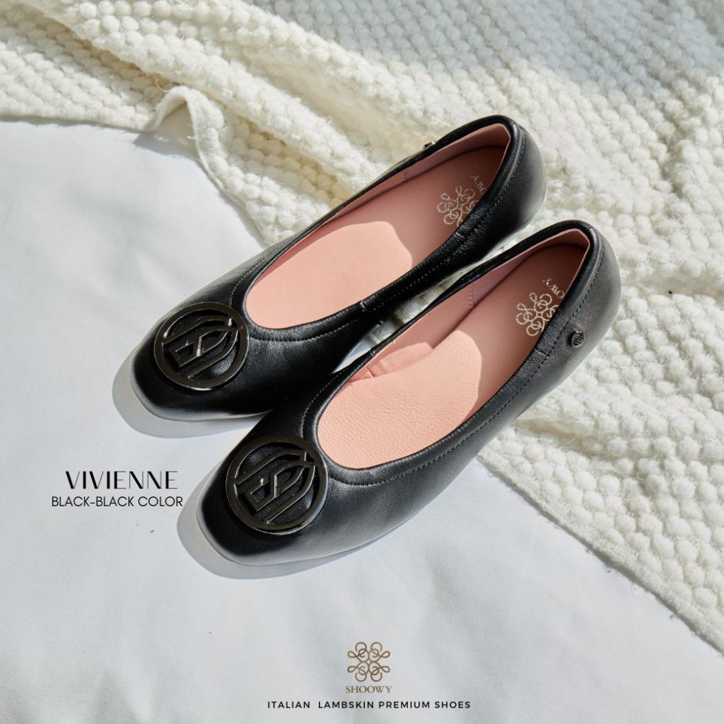 Shoowy รองเท้าหนังแกะรุ่น Vivienne Black Color (สีดำโลโก้ดำ)