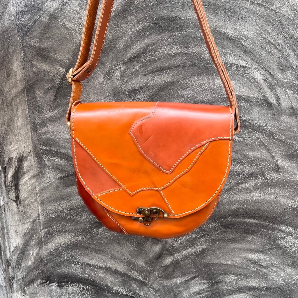 กระเป๋าสะพายหนังแท้ Handmade Thailand  HM01