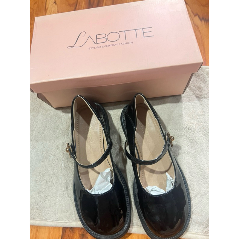 รองเท้าแมรี่เจน แบรนด์ LOBOTTE BKK