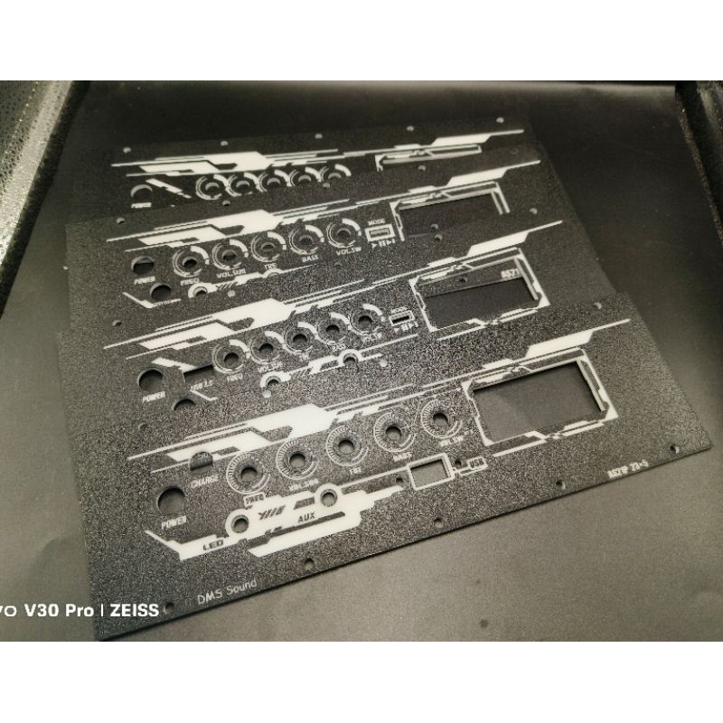 เพลทเปล่า ใส่แอมป์จิ๋ว ลายiron ช่องวัดแบตดิจิตอล มีช่องไฟled แผ่นหนา3มิล HT21 Tb21 APTX1 ST21 AS21 A