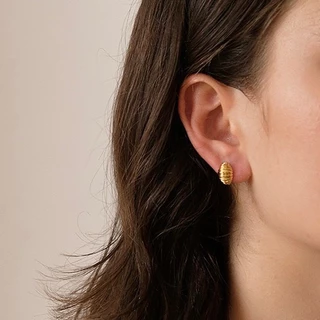 earika.earrings - mini croissant hoop ต่างหูห่วงทรงครัวซองก้านเงินแท้ชุบทองคำขาว/ทอง (มีให้เลือก 2 สี) ผิวแพ้ง่ายใส่ได้