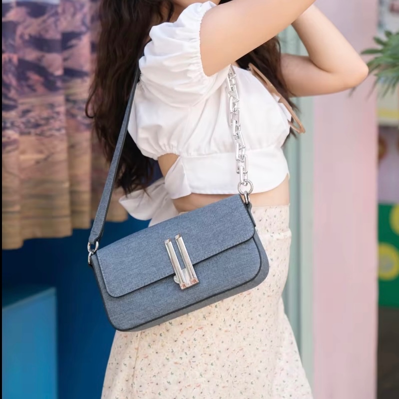 (ส่งต่อ) กระเป๋าสะพาย PEROTA “DENIM” Bag มาพร้อมถุงผ้า มีสายให้ 2 แบบ สะพายไหล่/สะพายข้าง