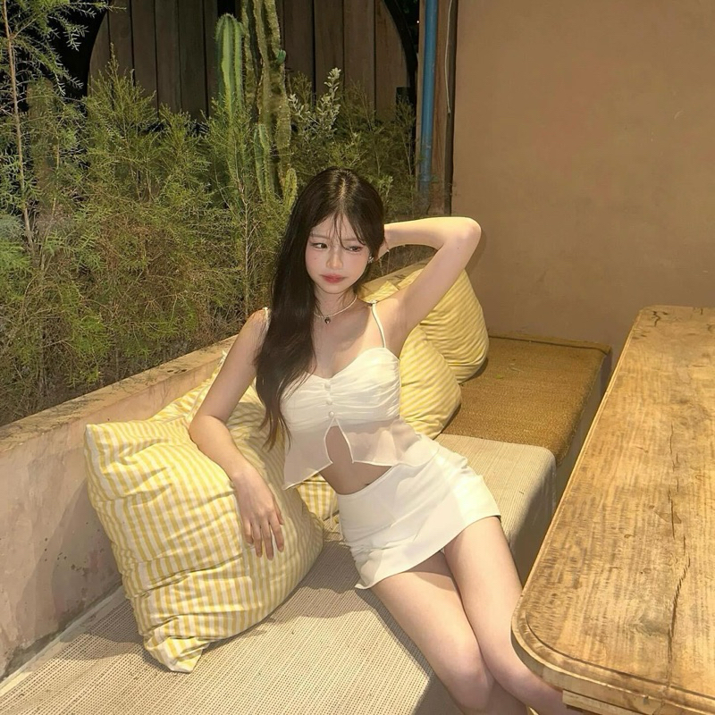 🍇🪻Violette - White 🪻🍇 เสื้อสายเดี่ยวชีฟองสายสามารถปรับระดับได้ มาพร้อมกับกระโปรงกางเกงค่ะ  ลุคคุณหนูเซ็กซี่ 🥰💖🫶🏻VL-WHITE