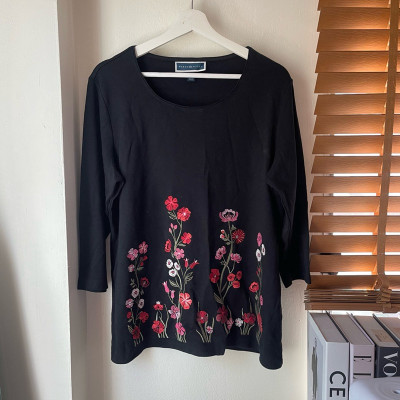 เสื้อแบรนด์ Karen Scott ปักดอกไม้ รอบอก44นิ้ว