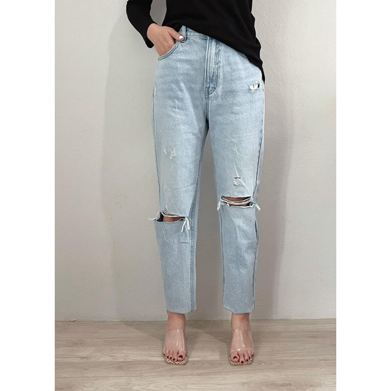 Pull&bear กางเกงยีนส์ทรงบอย แต่งขาด สีอ่อน เอว24-38นิ้ว