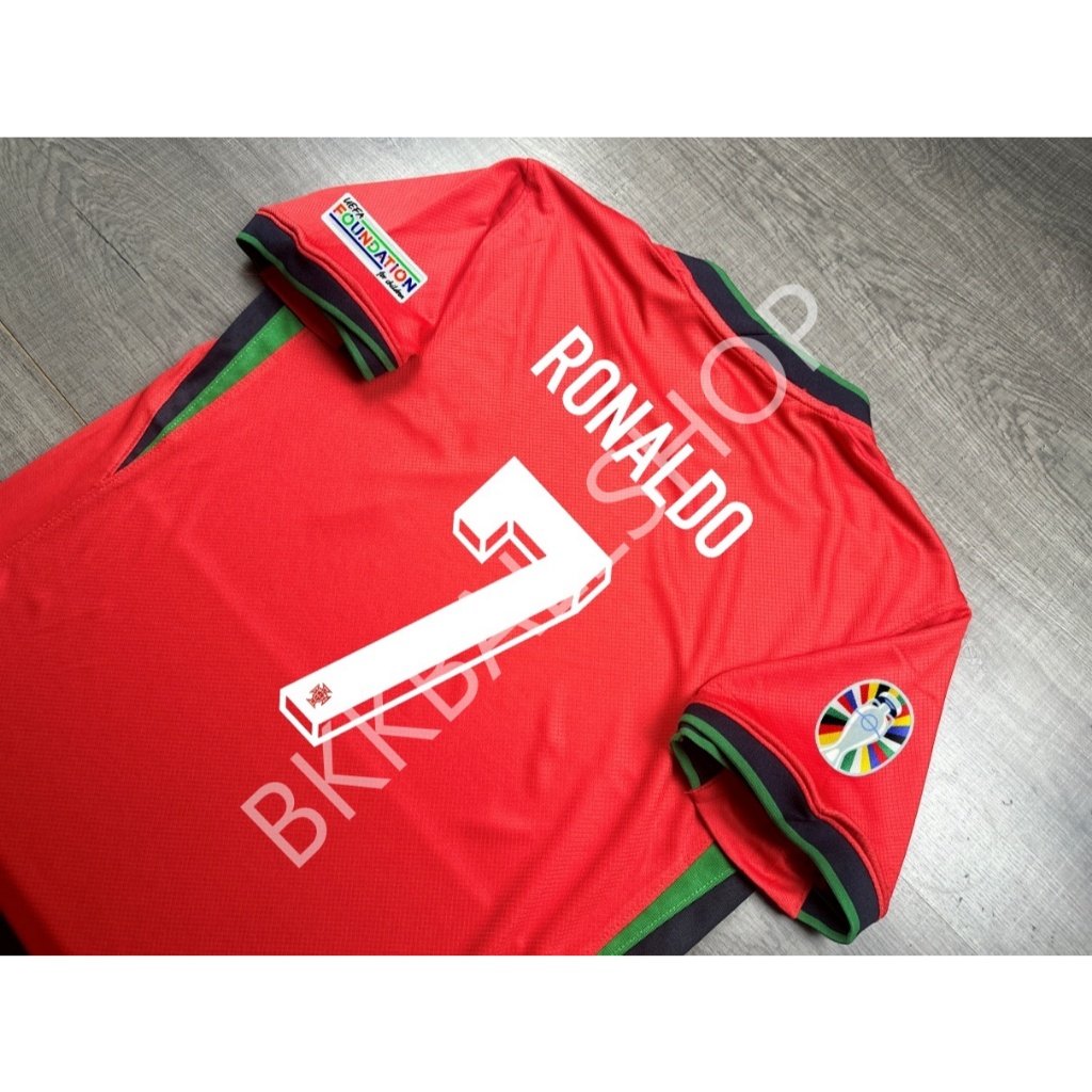 เสื้อฟุตบอล ทีมชาติ Portugal Home โปรตุเกส เหย้า Euro 2024 พร้อมเบอร์ชื่อ 7 RONALDO 8 B.FERNANDES และอาร์มยูโร