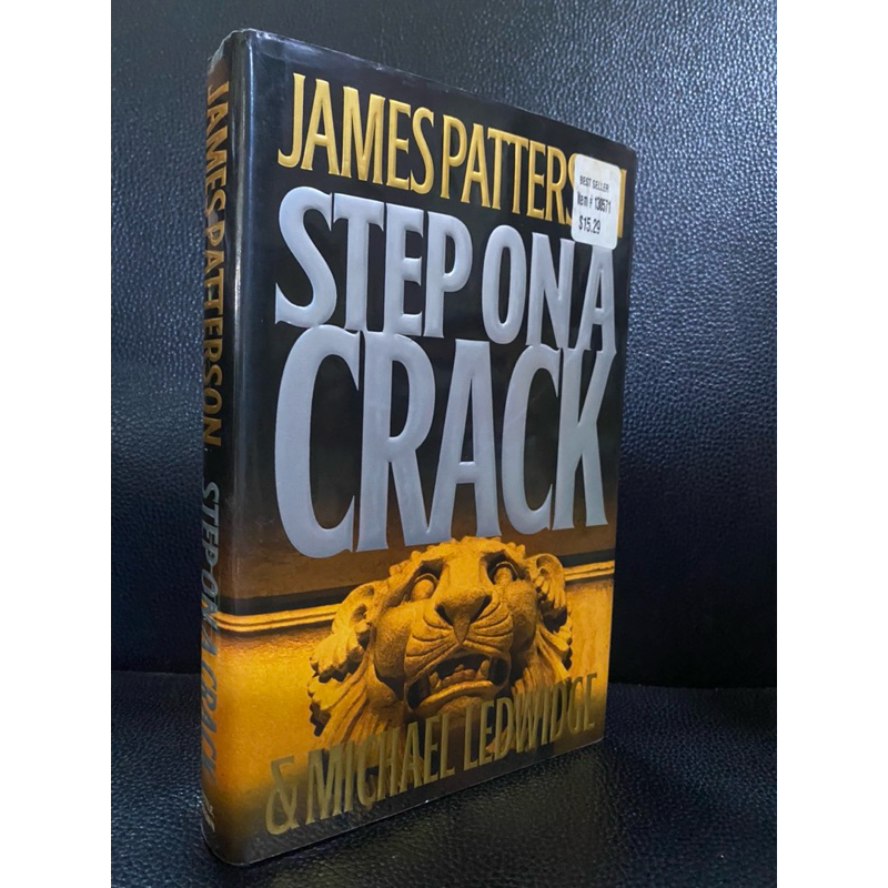 (หนังสือภาษาอังกฤษพร้อมส่ง) JAMES PATTERSON STEP ON A CRACK  (T2)