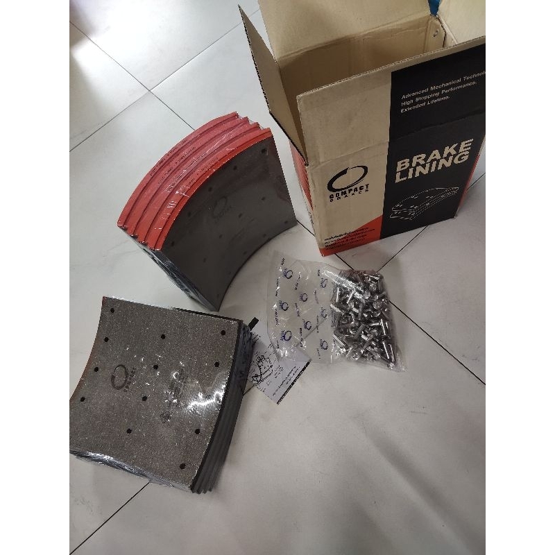 ผ้าเบรคหลัง FUSO FN527 Turbo (กว้าง 200mm, 14 รู) ราคาต่อ 1 กล่อง