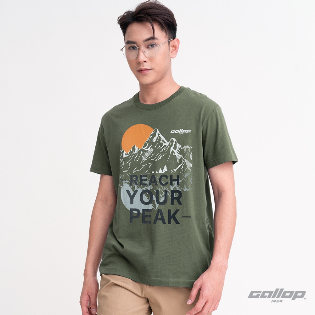 GALLOP : Graphic Tee เสื้อยืดพิมพ์ลาย ผ้าคอตตอนผู้ชาย รุ่น GT9169 สี Olive green เขียว / ราคาปกติ 990.-