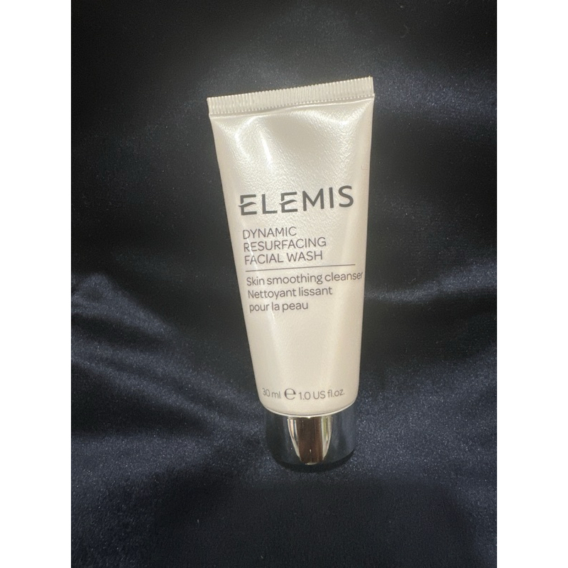 Dynamic resurfacing facial wash