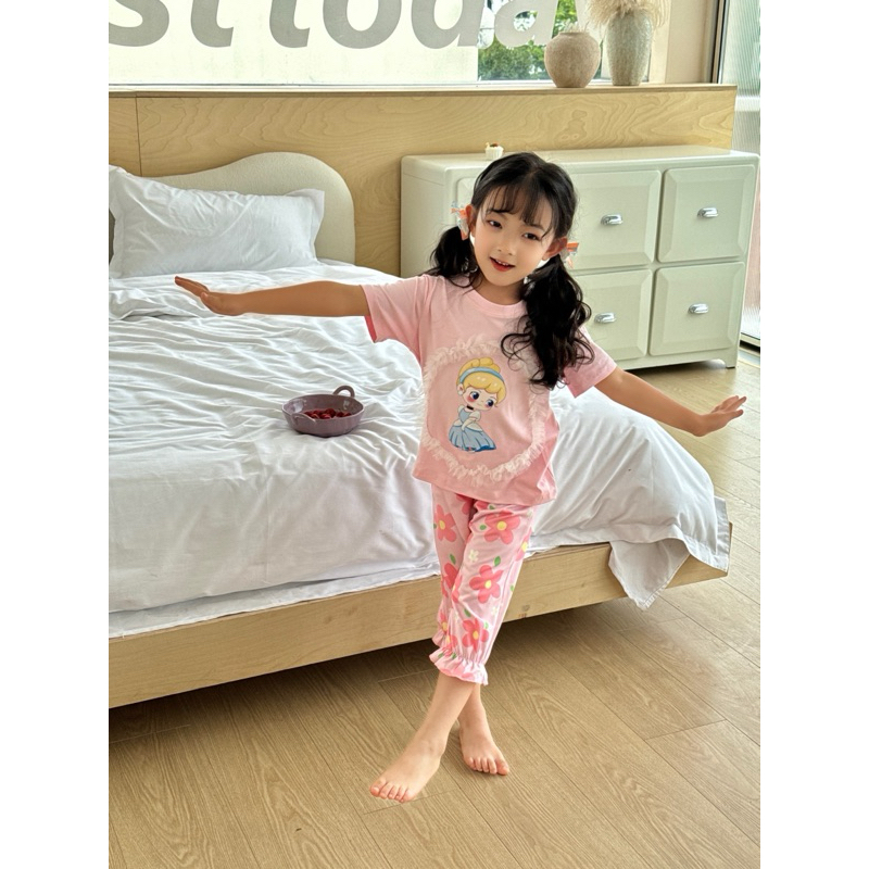 ชุดเซ็ท 2 ชิ้น ลายเจ้าหญิง + กางเกงขาจั๊มลายดอก - รูปที่ 3