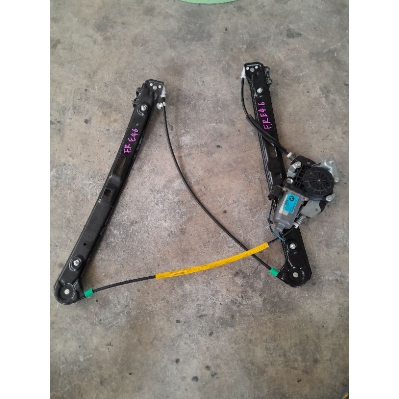 รางยกกระจกไฟฟ้า หน้าขวา BMW E46 FR BMW E46